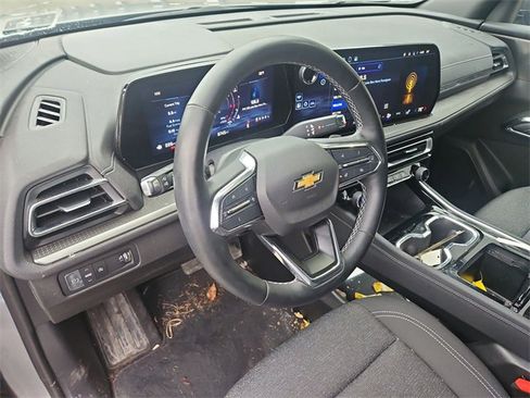 Used 2024 Chevrolet Traverse LS image 8