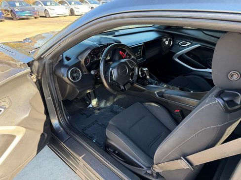Used 2018 Chevrolet Camaro LT w/ RS Package image 8