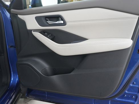 Used 2023 Nissan Rogue SV w/ SV Premium Package image 11