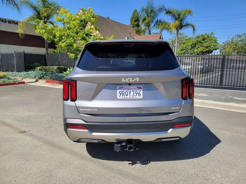 Certified 2025 Kia Sorento SX Prestige AWD/4WD image 3
