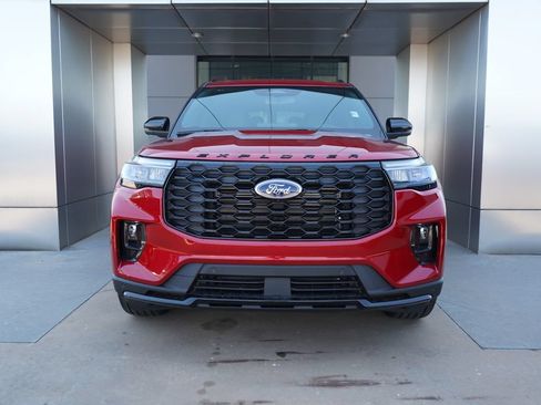New 2026 Ford Explorer ST-Line w/ ST-Line Street Pack AWD/4WD image 4