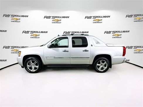 Used 2013 Chevrolet Avalanche LTZ image 4