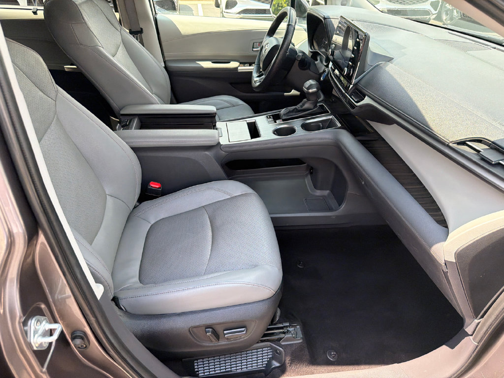 Used 2022 Toyota Sienna Limited AWD/4WD image 15