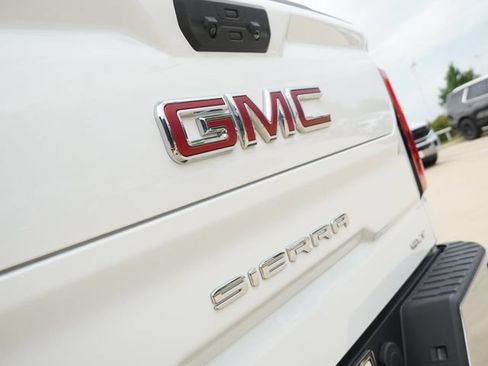 Used 2025 GMC Sierra 1500 SLT AWD/4WD image 12