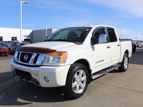 Used 2013 Nissan Titan SL w/ Moonroof Pkg image 3