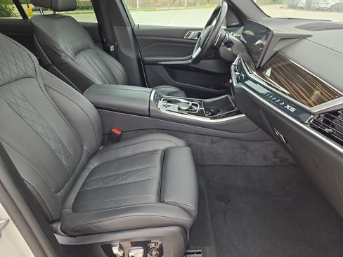 Used 2025 BMW X5 xDrive50e AWD/4WD image 33