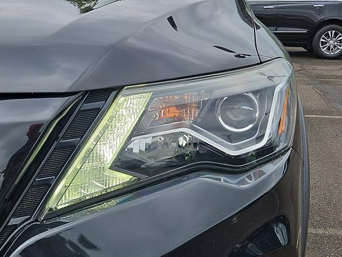 Used 2020 Nissan Pathfinder SL w/ Rock Creek Edition AWD/4WD image 9