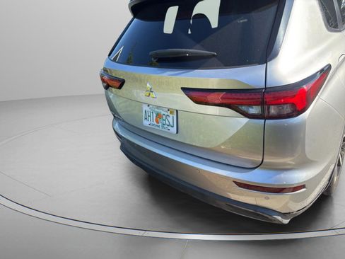 Used 2022 Mitsubishi Outlander ES FWD image 13