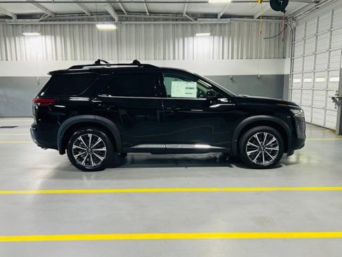 New 2026 Nissan Pathfinder Platinum FWD image 21