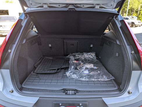 Used 2024 Volvo XC40 B5 Ultimate w/ Protection Package Premier AWD/4WD image 30