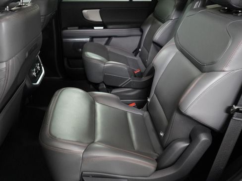 Used 2025 Ford Expedition Active AWD/4WD image 30