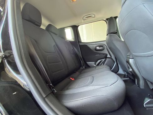 Used 2021 Jeep Renegade Latitude FWD image 25