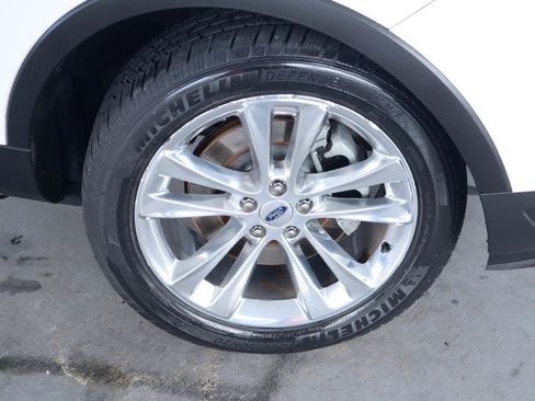 Used 2018 Ford Explorer XLT w/ Equipment Group 202A AWD/4WD image 2