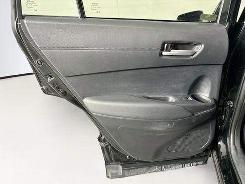 Used 2025 Toyota Corolla Cross XLE FWD image 27