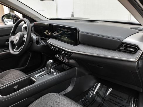 Used 2025 Nissan Kicks SV w/ Illumination Package FWD image 11