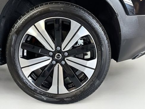 Used 2023 Volvo XC40 Recharge Plus image 30