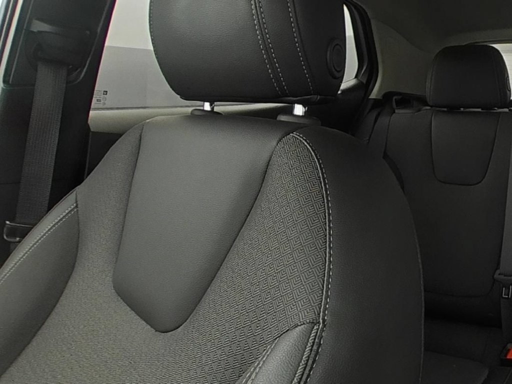 Used 2024 Buick Encore GX Preferred w/ Comfort Package FWD image 9