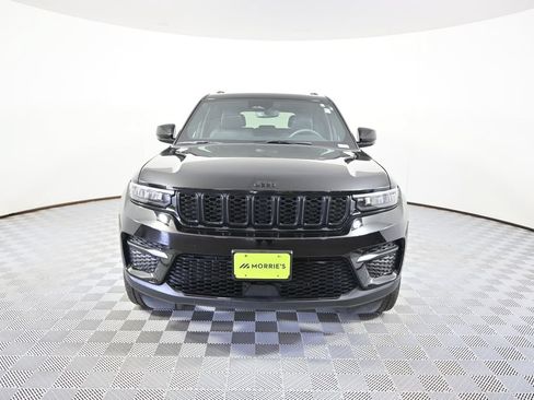 Used 2023 Jeep Grand Cherokee Altitude AWD/4WD image 10