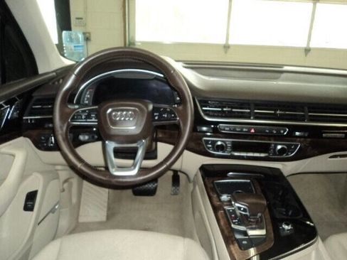 Used 2017 Audi Q7 3.0T Prestige image 8