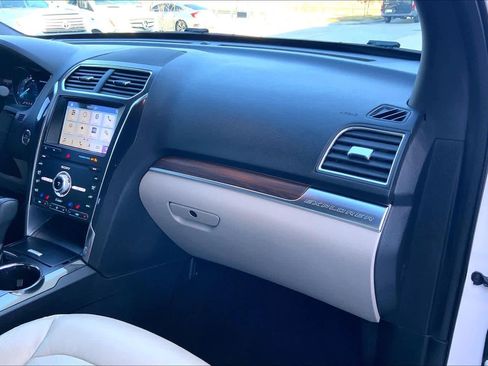 Used 2019 Ford Explorer Limited w/ Ford Safe & Smart Package image 17