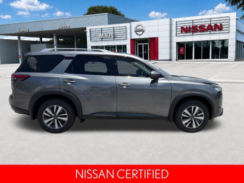 Certified 2024 Nissan Pathfinder SL FWD image 2
