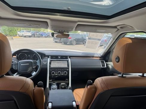 Used 2017 Land Rover Discovery HSE AWD/4WD image 18