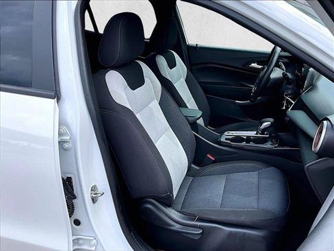 Used 2024 Chevrolet Trax RS FWD image 9