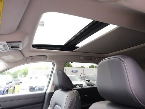 Certified 2025 Nissan Pathfinder SL w/ SL Premium Package FWD image 9