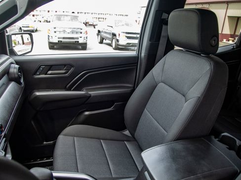 Used 2024 Chevrolet Colorado Trail Boss w/ Technology Package image 14