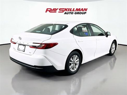 Used 2025 Toyota Camry LE image 7
