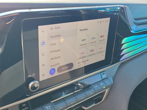 Used 2025 Toyota Camry SE image 20