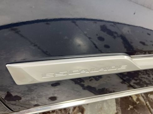 Used 2018 Cadillac Escalade ESV Premium Luxury AWD/4WD image 28