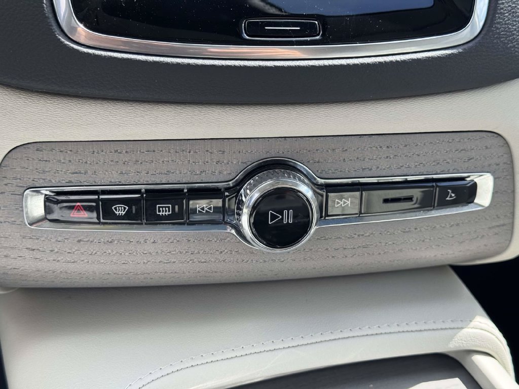 Certified 2025 Volvo XC90 T8 Ultra w/ Protection Package Premier AWD/4WD image 26