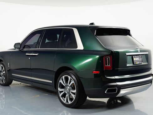 Used 2023 Rolls-Royce Cullinan w/ Cullinan Package image 18