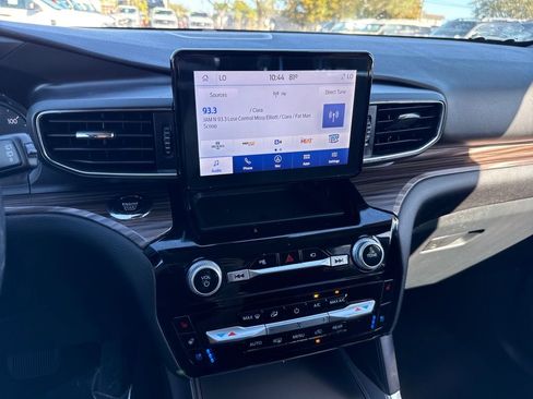 Certified 2022 Ford Explorer Limited w/ Equipment Group 301A image 18