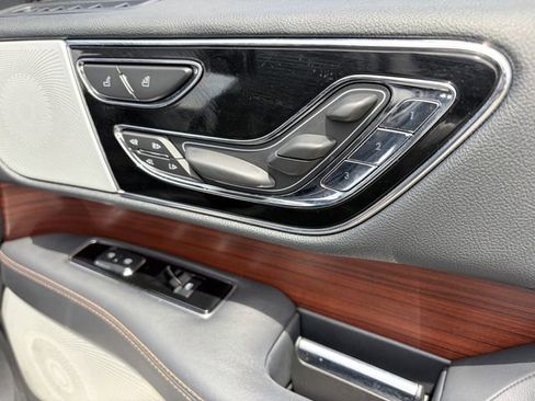 Used 2023 Lincoln Navigator Reserve AWD/4WD image 12