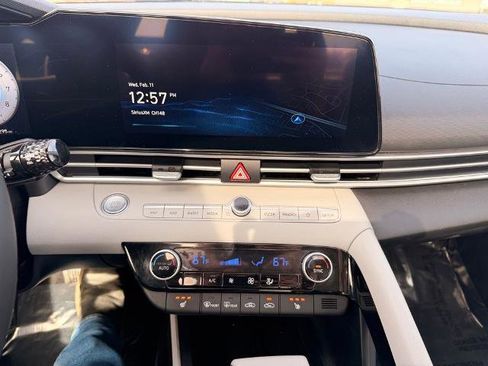 Used 2025 Hyundai Elantra Limited image 20