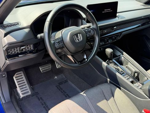 Used 2023 Honda Accord Sport image 4