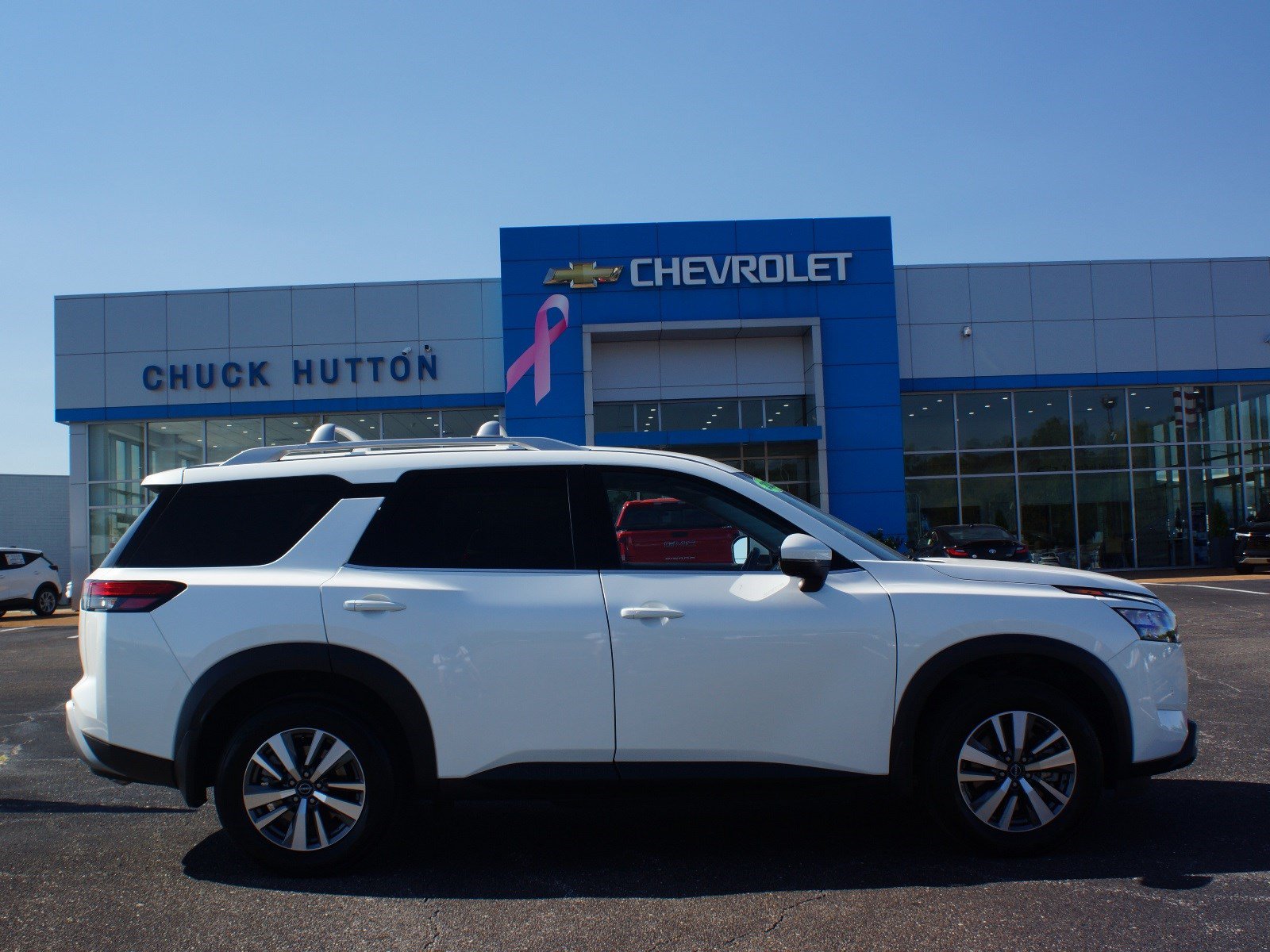 Used 2025 Nissan Pathfinder SL FWD image 1