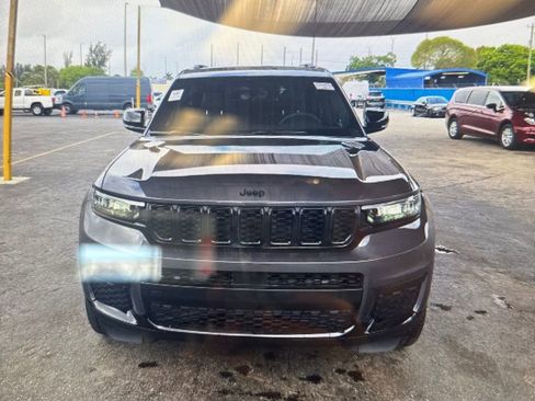 Used 2025 Jeep Grand Cherokee L Altitude image 14