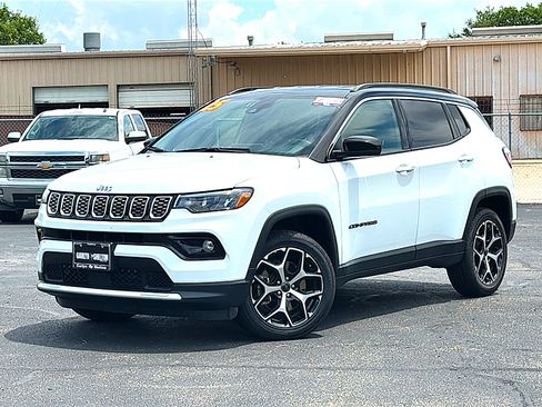 Used 2025 Jeep Compass Limited AWD/4WD image 2