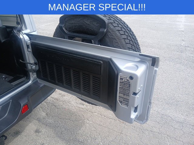 Used 2023 Jeep Wrangler Unlimited Sahara AWD/4WD image 10
