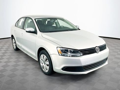Used 2011 Volkswagen Jetta SE FWD image 1