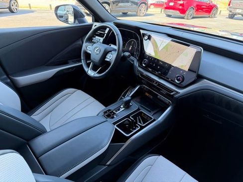 Used 2025 Lexus TX 500h AWD w/ Technology Package image 8