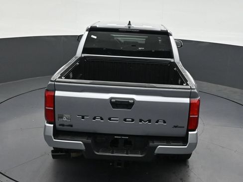 Used 2025 Toyota Tacoma SR5 AWD/4WD image 18