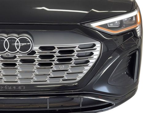 Used 2024 Audi Q8 e-tron Premium Plus w/ Premium Plus Package image 11