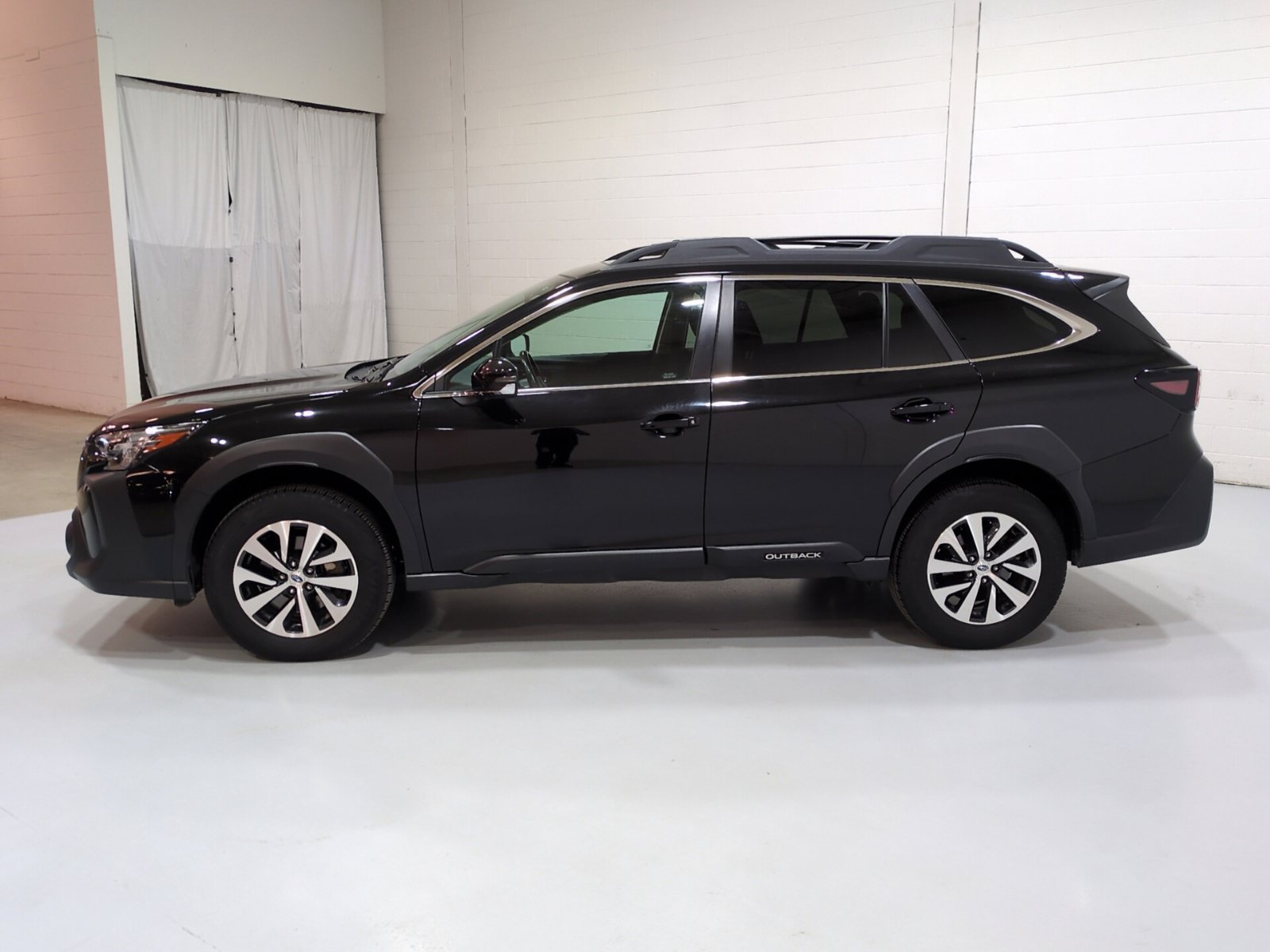 Certified 2025 Subaru Outback Premium w/ Popular Package #1A AWD/4WD image 8
