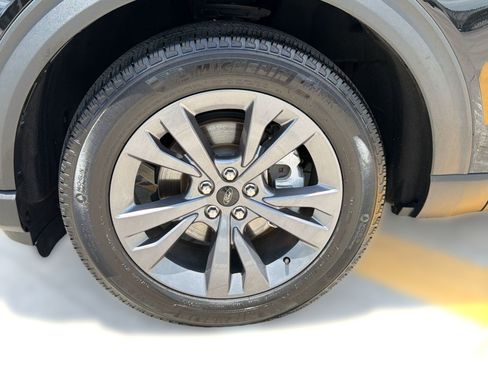 Used 2025 Ford Explorer Active w/ Active Comfort Package AWD/4WD image 11