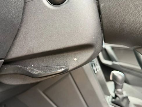 Used 2018 Volkswagen Tiguan SE w/ Panoramic Sunroof Package image 29