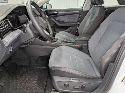 Used 2025 Volkswagen Jetta SEL image 4
